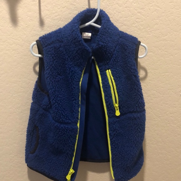 Gap EUC boys fleece vest 18-24 month - Picture 1 of 4